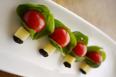 Hamanatto served with aged cheese as an umami pairing